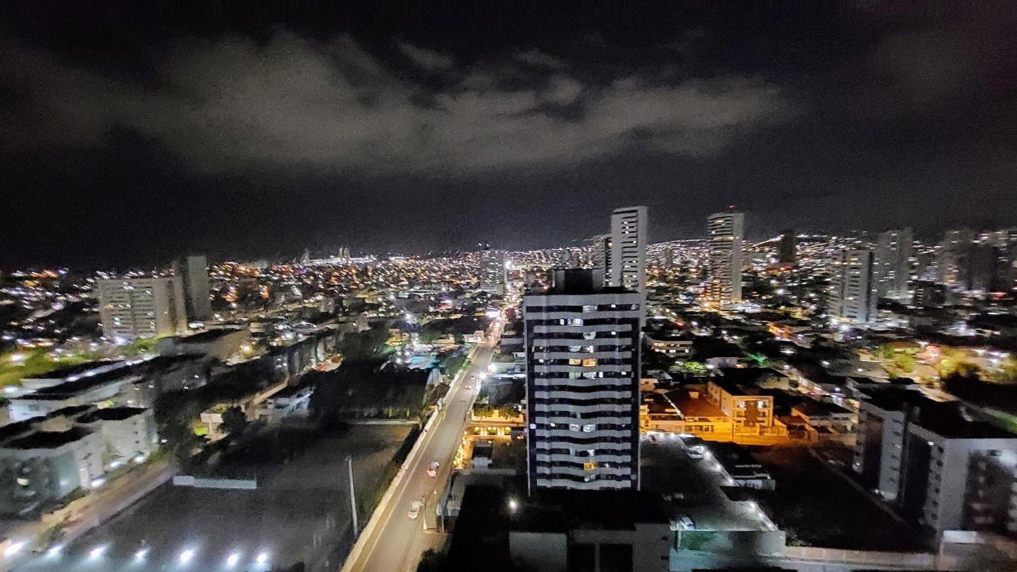 Ape Com Vista Espetacular No Edif. Mr. Roterdam Apartment การัวรู ภายนอก รูปภาพ